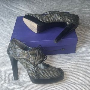 Stuart Weitzman Peep-Toe high Heel size 10